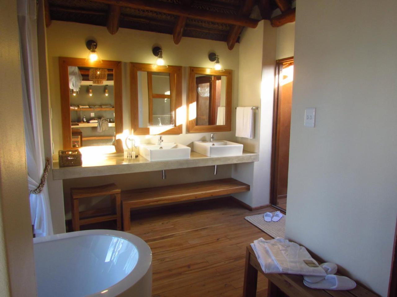 Eclectic Beach Retreat Cabo Nhamua Екстериор снимка