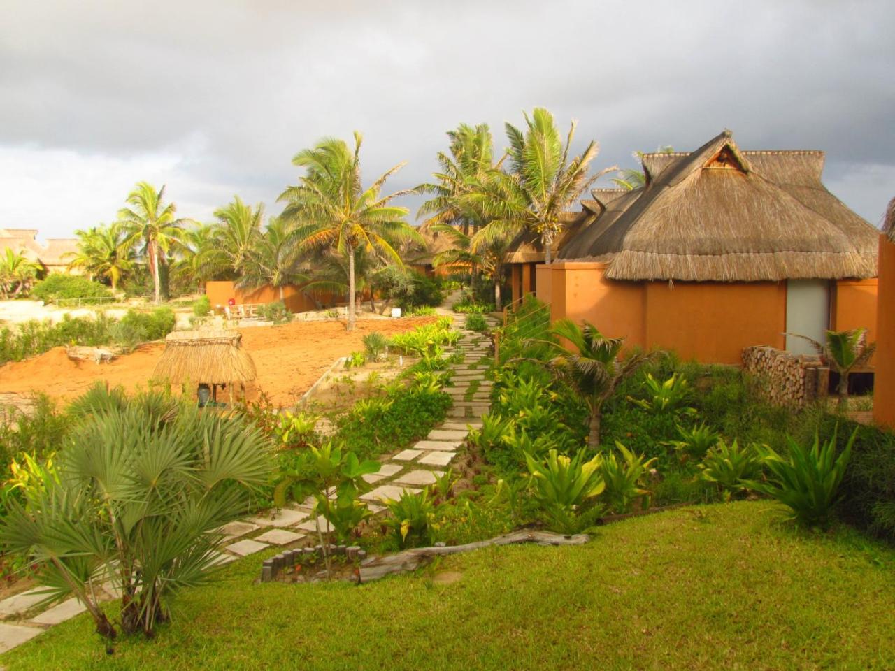 Eclectic Beach Retreat Cabo Nhamua Екстериор снимка